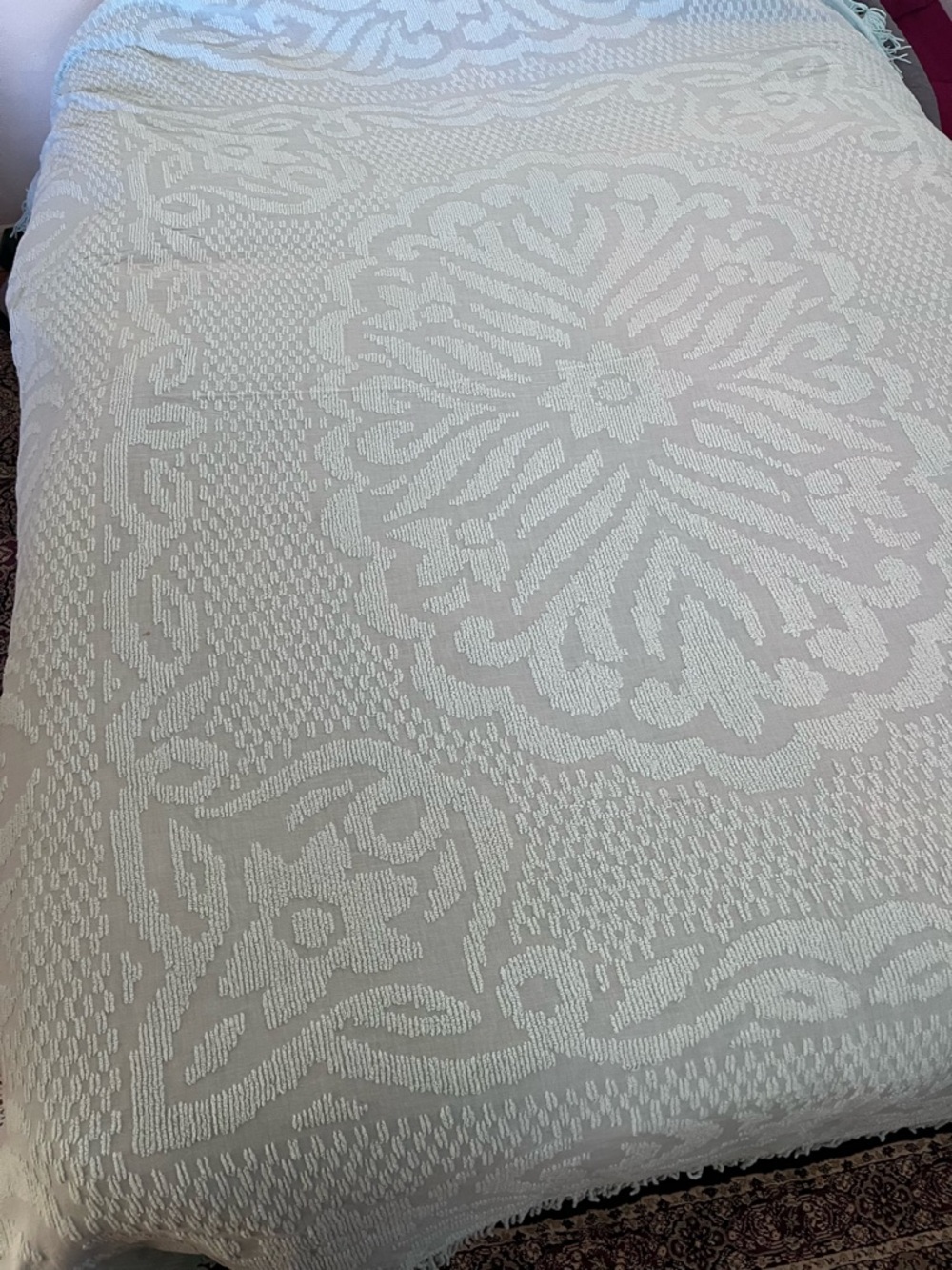 Vintage beautiful chenille Floral Coverlet
Bedspread